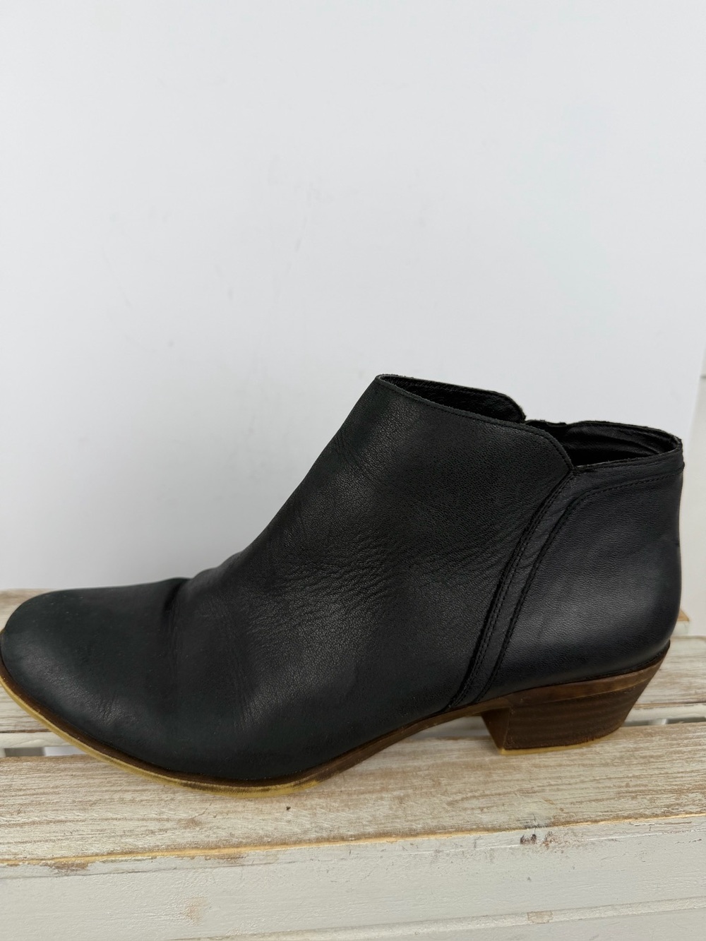 Lucky Brand black leather ankle boots side zipper design 9.5M